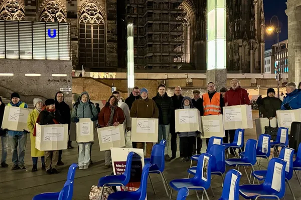 Neuauszählung jetzt Aktion des BSW vor dem Kölner Dom