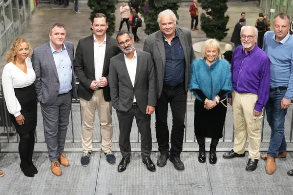 V.l.n.r. andreas danne, manuela neus, peter horster, bartosch lewandowski, amid rabieh, andrej hunko, susanne herhaus, günter blocks, prof. oliver kayser, eyüp yildiz (web)
